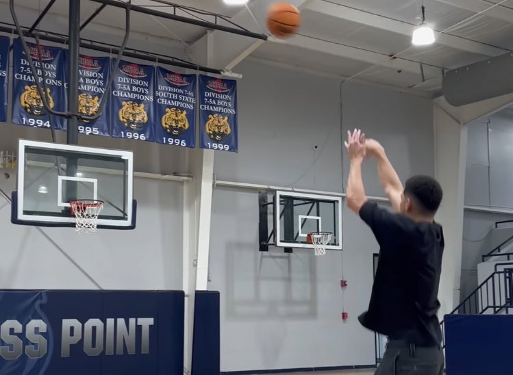 Ballislife's tweet photo. “Back in the dungeon” https://t.co/EZcZ9ll0pS