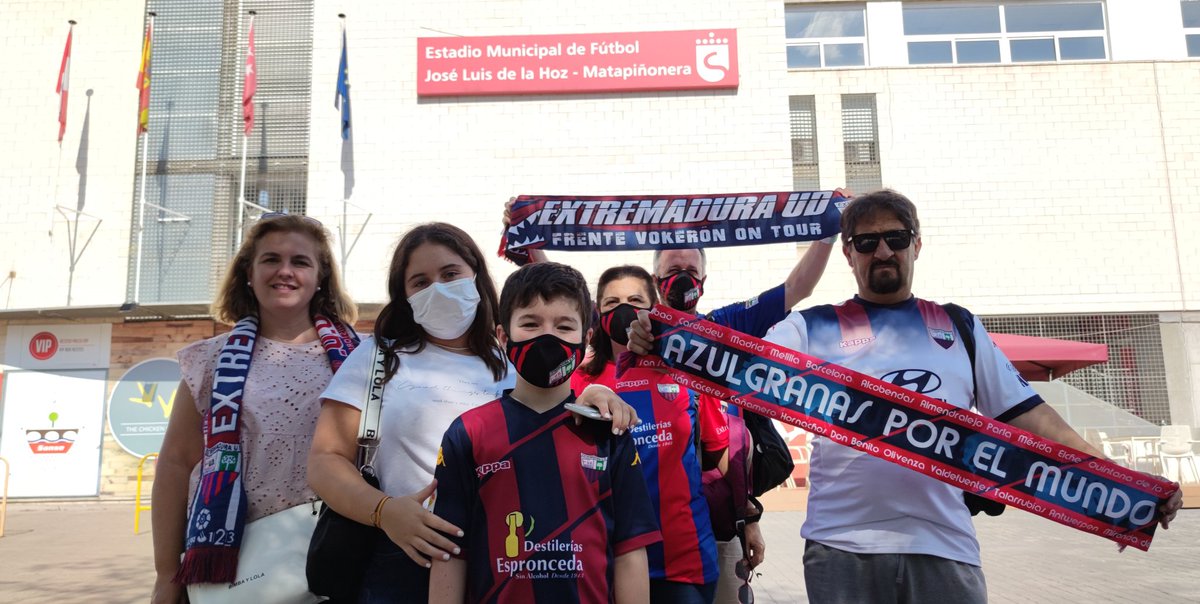 🔵🔴 Fieles a su cita, aficionados del <a href="/Frente_Vokeron/">Frente Vokeron</a> y <a href="/AzulgranasM/">Azulgranas por el mundo</a> ya en Matapiñonera, para animar a su equipo.
👏👏👏