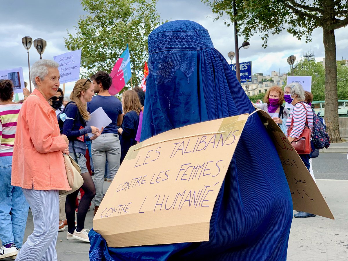 [ALBUM] #Paris #AlmaMarceau Solidarité avec le peuple afghan - #StandUp4AfghanWomen du Réseau européen des femmes migrantes/@ENoMW #AfghanWomen #Afghanistan #TalibanTerror #WomensRights L'[ALBUM] ici: facebook.com/media/set?vani…