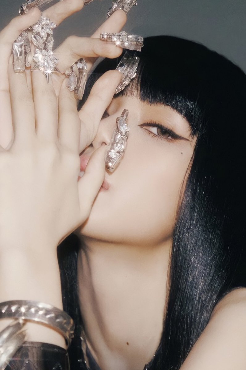 diharu_'s tweet photo. YES QUEEN!! SHE IS REALLY COMING!! #LISASOLO #LISA #LISAISHERE https://t.co/CnKnYWBleY
