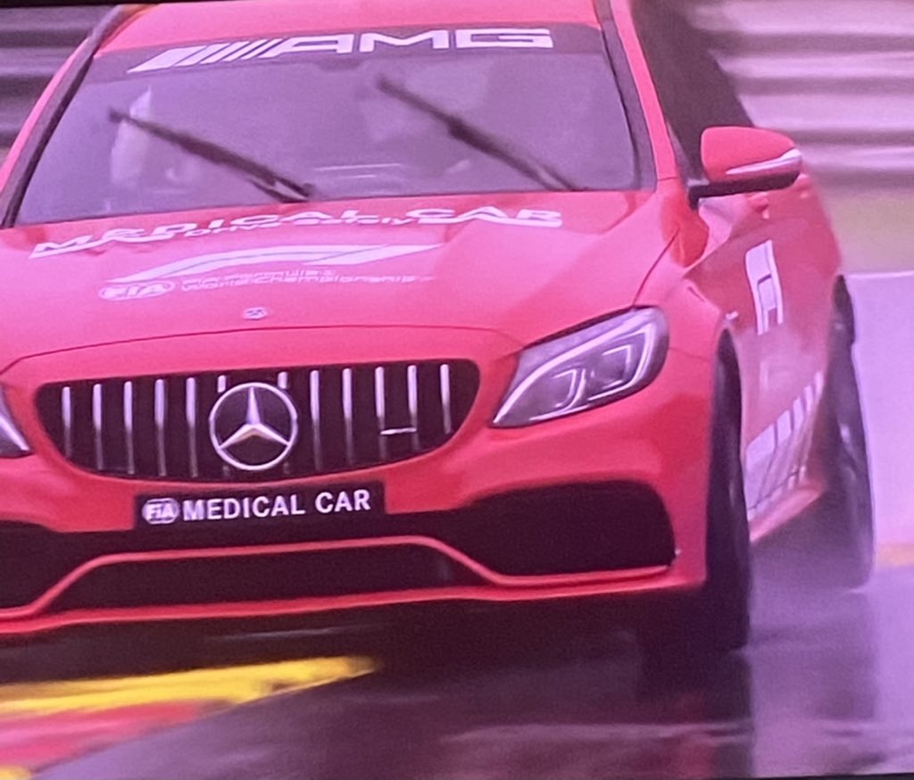 MichelDisdier's tweet photo. Give them 20 medical’s cars and then they will do the race !! #Formula1 #BelgianGP https://t.co/4MF2ely3Z3