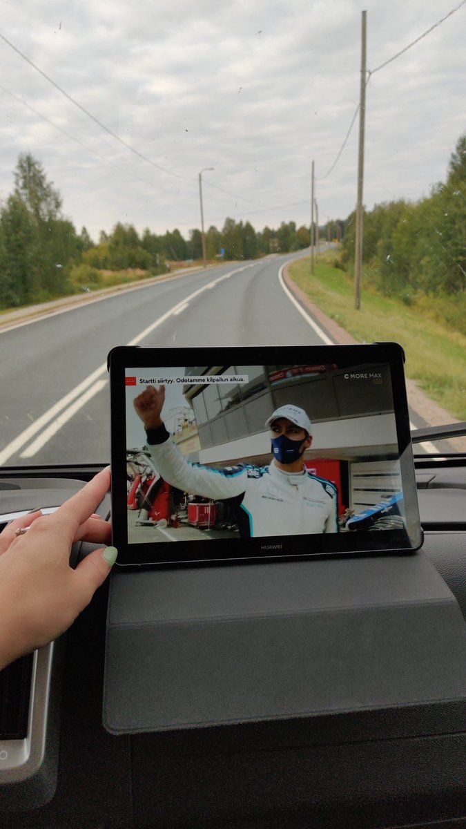 susski_'s tweet photo. @CMoreF1 #cmoref1 Eipä tässä hätää, teitä on kiva kuunnella asuntoauton kyydissä istuessa. Matkaa Kilpisjärvelle vielä 4h joten ei kiirettä startin suhteen. https://t.co/yR4RiKOvQV