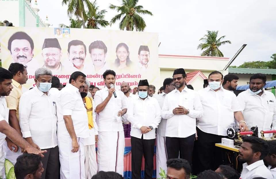 Anbil_Mahesh's tweet photo. திருச்சி தெற்கு மாவட்டம், மணப்பாறை சட்டமன்றத் தொகுதியின், உறுப்பினர் அலுவலகம் திறப்பு &amp; நலத்திட்ட உதவிகள் வழங்கும் விழாவில், மாண்புமிகு நகர்ப்புற வளர்ச்சித்துறை அமைச்சர் அண்ணன் @KN_NEHRU அவர்கள் திறந்து வைத்தார்கள். இந்நிகழ்வில் நானும் கலந்து கொண்டு நலத்திட்ட உதவிகளை வழங்கினேன். https://t.co/uKCo2DjzJZ