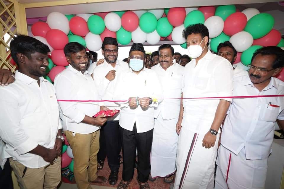 Anbil_Mahesh's tweet photo. திருச்சி தெற்கு மாவட்டம், மணப்பாறை சட்டமன்றத் தொகுதியின், உறுப்பினர் அலுவலகம் திறப்பு &amp; நலத்திட்ட உதவிகள் வழங்கும் விழாவில், மாண்புமிகு நகர்ப்புற வளர்ச்சித்துறை அமைச்சர் அண்ணன் @KN_NEHRU அவர்கள் திறந்து வைத்தார்கள். இந்நிகழ்வில் நானும் கலந்து கொண்டு நலத்திட்ட உதவிகளை வழங்கினேன். https://t.co/uKCo2DjzJZ