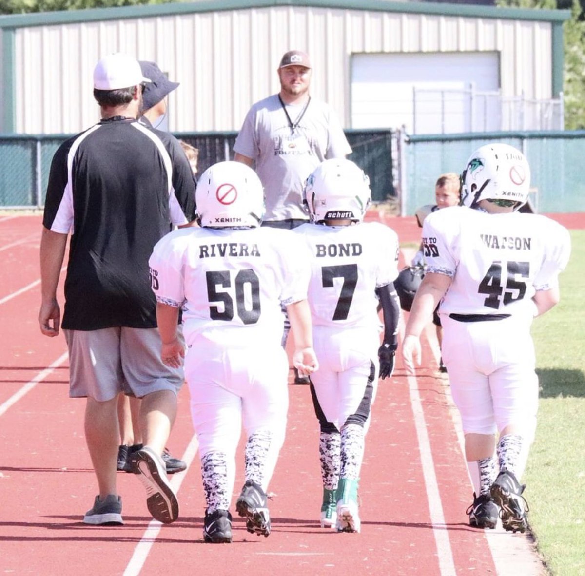 keaton_bond2033's tweet photo. 1-0. On to the next! #paradise_isd #allgasnobreaks #ponyup #pyra #midgetfootball #youthfootball https://t.co/qnPaLHgFEz