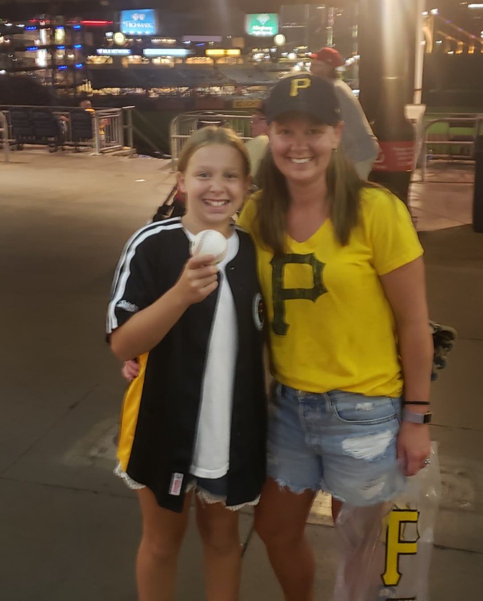 beatty_abby's tweet photo. We hung in until the end and Paige got a foul ball in the 9th inning from Wilmer Difo!  Such a fun night at the ballpark and the fireworks were amazing!  @Pirates @PNCParkEvents #pittsburghpirates #Pittsburgh #yinzer #wilmerdifo https://t.co/bvXIHsblFn