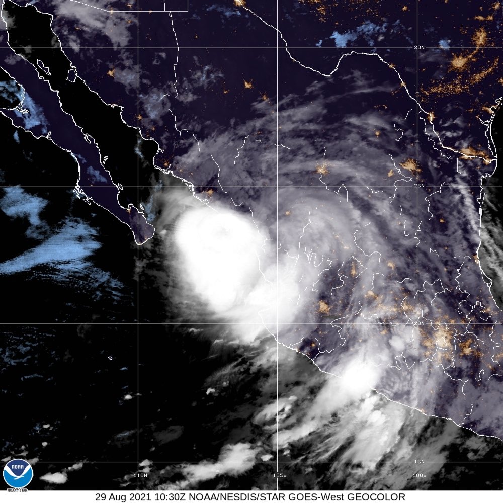 SkyAlertStorm's tweet photo. #Nora se ubica en frente a Mazatlán, Sinaloa, con vientos de 120 km/h.

Se desplaza entre en el borde costero y el Mar de Cortés. Su interacción con el continente seguirá debilitando al huracán en cuanto vientos pero las lluvias fuertes a torrenciales continuarán a su paso. https://t.co/mdRzsJLrZ6
