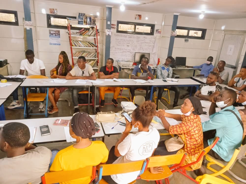 Cojeleg's tweet photo. #COJELEG_GUINEE
#LA_BRIQUE_QUI_SAUVE

Dans le cadre de ses activités de consolidation de la paix.
#COJELEG forme 20 jeunes leaders de la commune de Matoto à INITIATION �� L'ENTREPRENEURIAT SOCIAL, PRÉVENTION ET GESTION DES CONFLITS.
@SFCG_Guinee
@gnbambo @PBF_Guinee @cjflguinee https://t.co/sQjJgI47bT
