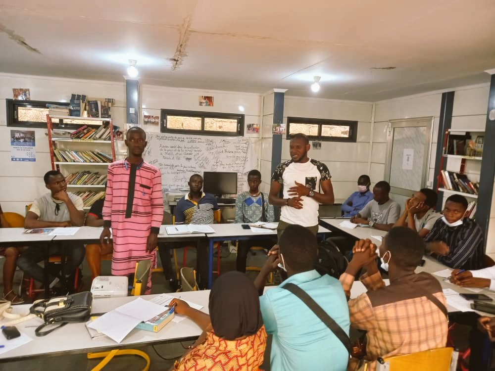 Cojeleg's tweet photo. #COJELEG_GUINEE
#LA_BRIQUE_QUI_SAUVE

Dans le cadre de ses activités de consolidation de la paix.
#COJELEG forme 20 jeunes leaders de la commune de Matoto à INITIATION �� L'ENTREPRENEURIAT SOCIAL, PRÉVENTION ET GESTION DES CONFLITS.
@SFCG_Guinee
@gnbambo @PBF_Guinee @cjflguinee https://t.co/sQjJgI47bT
