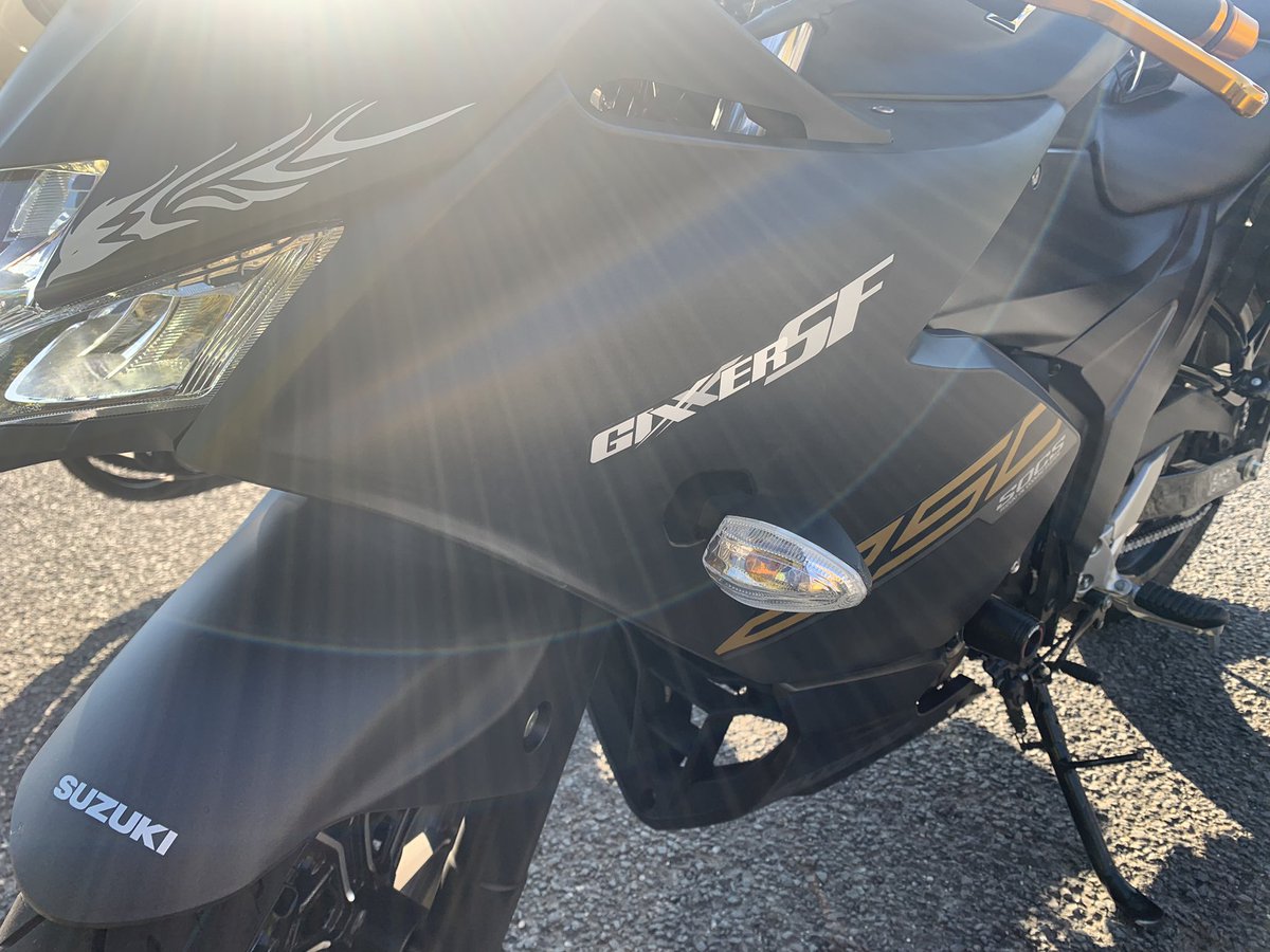 Ekj0S2's tweet photo. #バイク乗りとして軽く自己紹介 

名前：あん🍊
性別：女
年齢：20
身長：152
住み：愛媛
相棒：ジクサー250sf
            トライアンフ street twin
             ⇒10月以降納車
一言:初心者ライダーです🥺
         バイク友達募集中です🥺

 #バイク好きと繋がりたい 
 #バイク乗りとつながりたい https://t.co/Ojs3ahZhMU