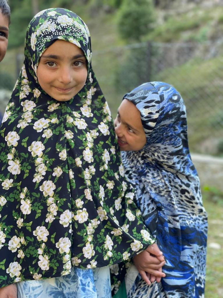 uavinash's tweet photo. New Generation New Aspirations..!
#SmilingFaces
#IgnitedMinds
#KashmirLovesGreen
#Kupwara
#ChinarCorps
#IndianArmy
#Kashmir https://t.co/M6jy4UyPUO