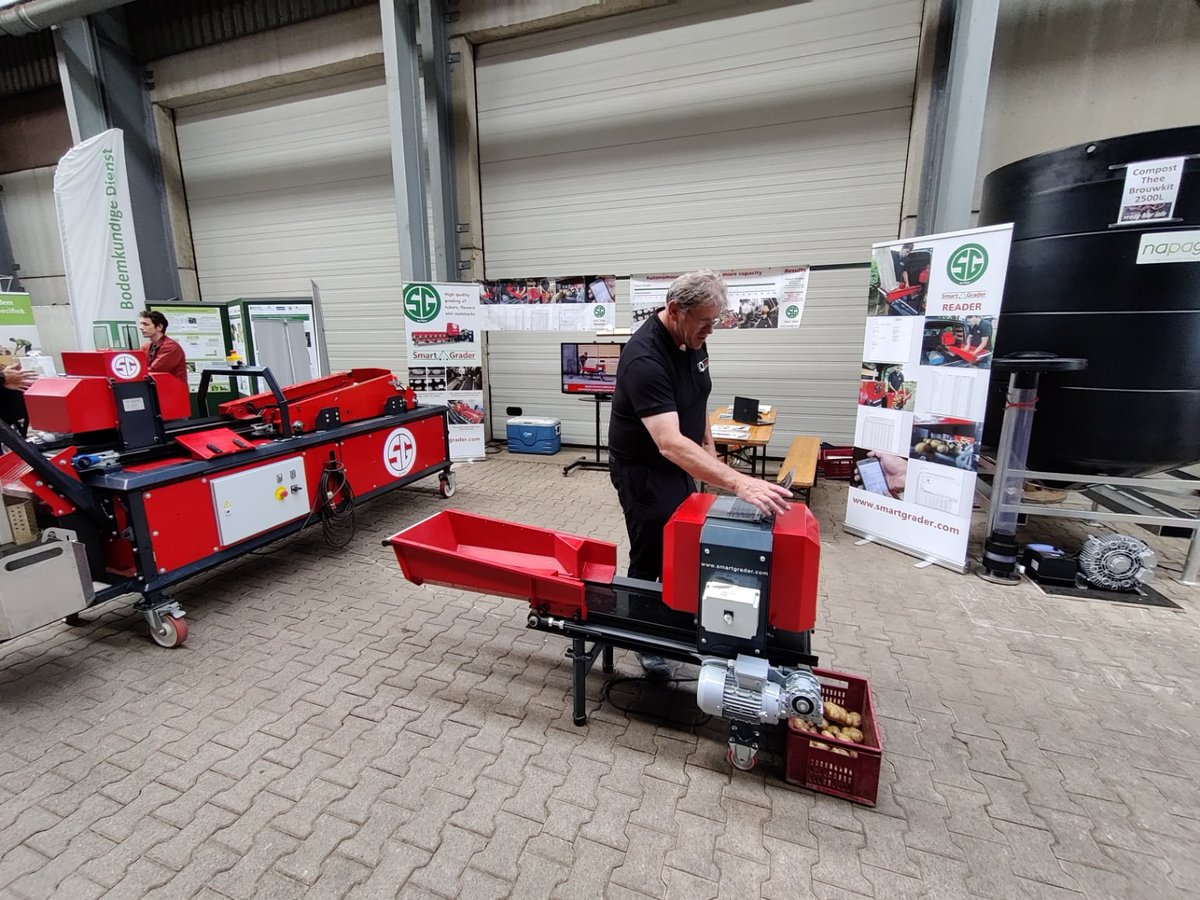 JosBroeders's tweet photo. We waren de afgelopen twee dagen te gast op de Precisielandbouw Dagen 2021 bij Van den Borne. Het was een mooi evenement en wij bedanken alle medewerkers van Van den Borne voor de uitstekende organisatie en verzorging. En we bedanken alle bezoekers die gekomen zijn. Tot later! https://t.co/agLUgMKHaZ