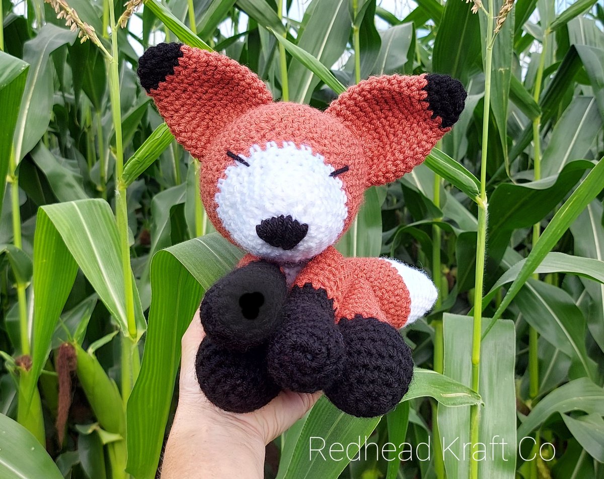 RedheadKraftCo's tweet photo. Spotted the cutest little fox in the cornfield behind the house this morning !  
#crochet #giftideas #handmadegifts #amigurumi #crochetaddict #handmade https://t.co/YeFTTDYaP1