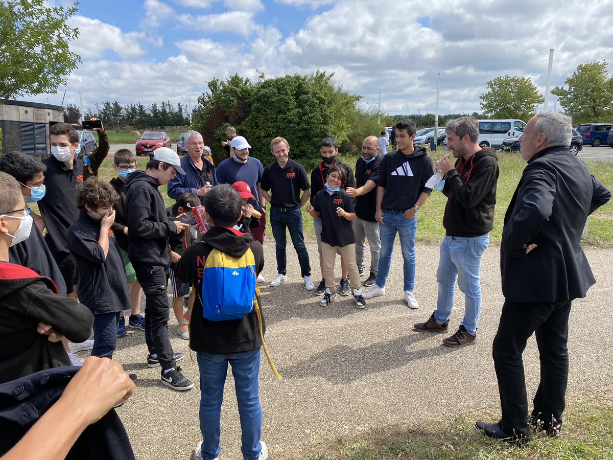 Nomad Échecs Champion de France Jeunes par équipe après sa victoire sur Corbas 7 à 5. Premier titre. Émouvant.