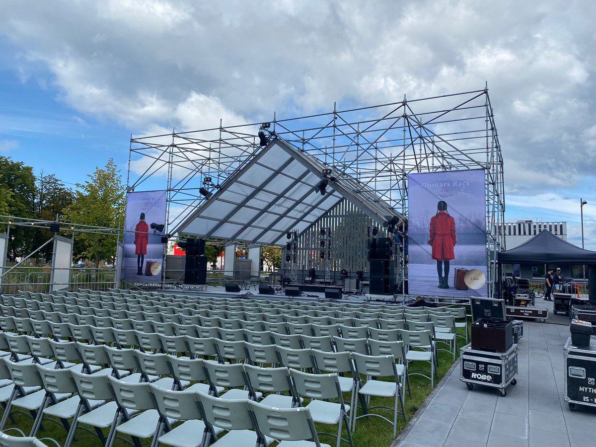 Hanzas perona vasaras koncertzālē šovakar kaut kas briest.... #betbet30 un grāmatas #GR365 3. daļas atveršanas koncerts jau 20.00.