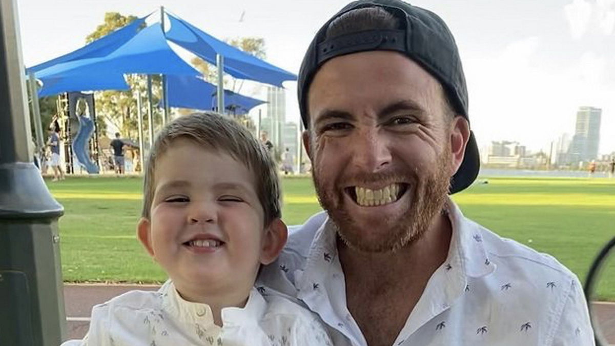 Get around <a href="/whetty12/">Jake Whetton</a> (proud father of two) and vote for him to become this year's Sports Dad of the Year. He's one of ten finalists. sportsdads.com.au/news/kookaburr… #PrideoftheKookas