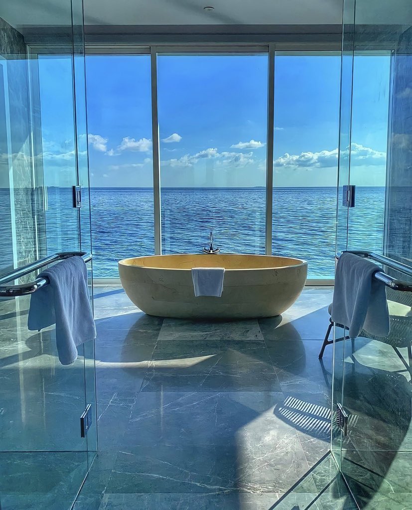 العزلة مع النفس وهدوء المكان و استرخاء العقل وسكينة القلب ☕️💭

 #اشياء_تضبط_مزاجك