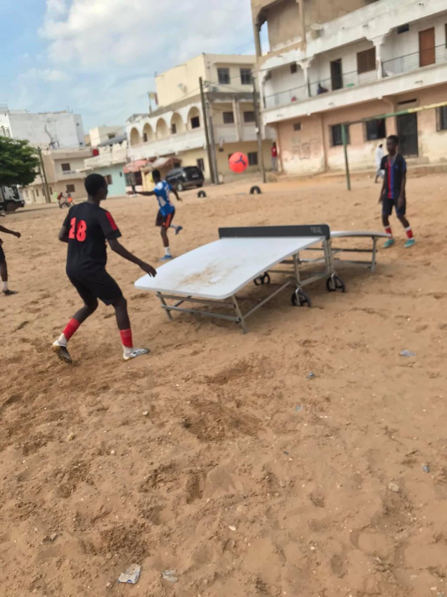 FootMame's tweet photo. Les garçons de @mamediouf99 profitent de leur nouvel équipement d’entraînement. 💪🏿⚽️🇸🇳 https://t.co/vZB6KNxYIC