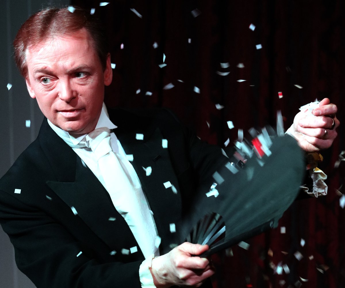 Casting Annoucement - Scott Penrose

Scott Penrose is a Past President of The Magic Circle and Curator of their Museum. He will present Robert Houdin's Marvellous Orange Tree from 1840 and Maskeylne's iconic Psycho from 1875. A must see for any magic fan!

marvelsofmystery.com