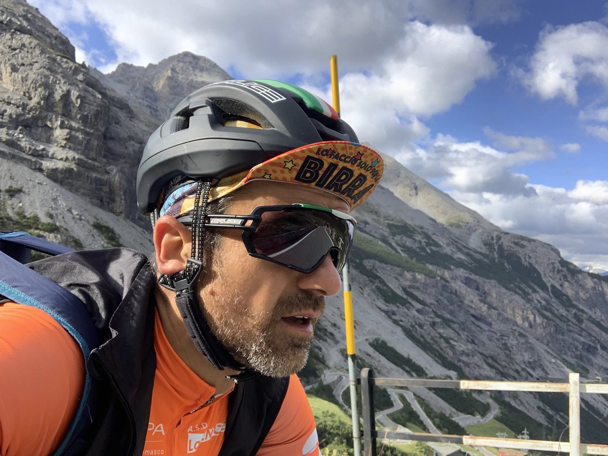 carrozLombardi's tweet photo. Sua maestà: Passo dello Stelvio 🚵🏼‍♂️, chiuso al traffico è stato bellissimo, 2 ore intense ed immerse nello splendore delle Alpi 🏔 #passodellostelvio #stelvio #alpi #bormio @BormioBike #bike #ciclismo #bici https://t.co/THepARfazf