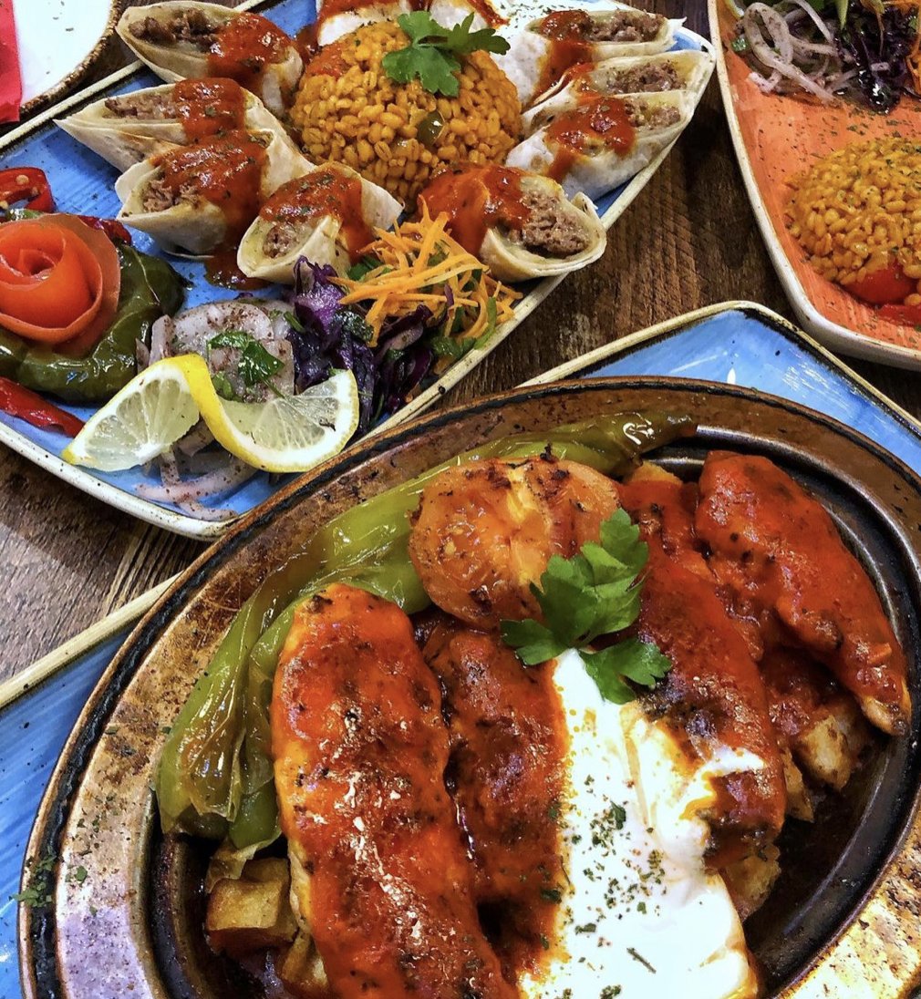 IstanbulWoolton's tweet photo. Feast your eyes on this delicious feast 😍

#BankHolidayWeekend vibes at Istanbul Woolton 👌

#IstanbulWoolton #Turkish #WooltonVillage #FoodieUK #LiverpoolFood #LiverpoolBusiness #SouthLiverpool #EatingOut #AuthenticCuisine https://t.co/8fKVHvhkrq