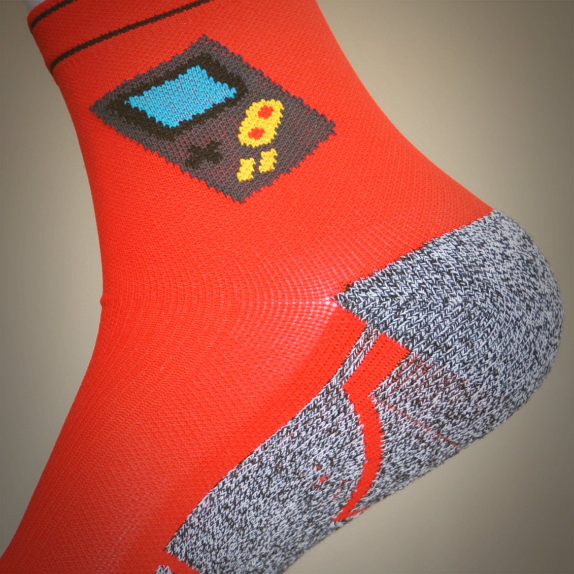 HoopoeRunning's tweet photo. Dia Mundial del Videojuego.
¿Imagina que calcetines llevar hoy a correr? 🤪
.
.
#diamundialdelvideojuego #videogames #fashion #beautiful #videogamestore #videogamescollection #videogamesart #funnyvideogames #instavideogames #videogamesday #igvideogames #hoopoerunning https://t.co/buO8pGMbqx
