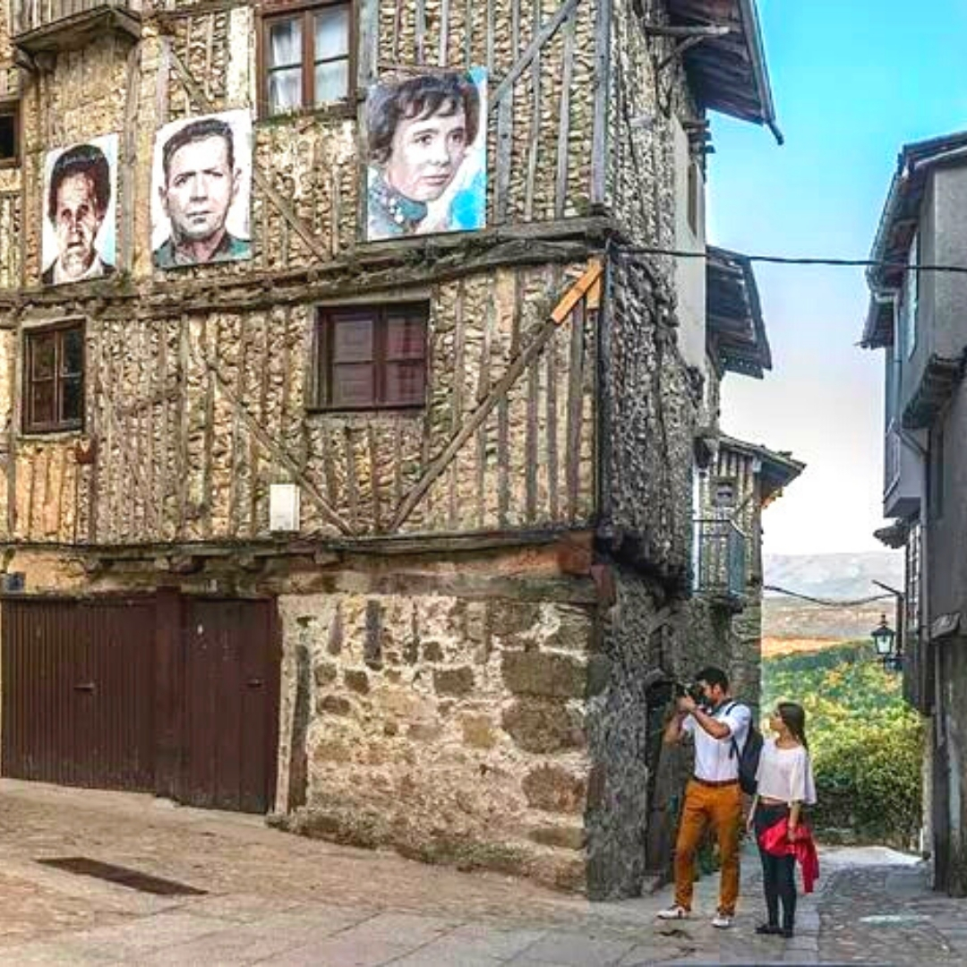 RVSierraFrancia's tweet photo. 📸 Bonito #reportaje de la @RVSierraFrancia publicado en @ElMundoViajes 📰 En esta Ruta Enoturística caben pueblos con infinito encanto, paseos entre viñas, ríos y hasta obras de arte, comidas en imponentes castillos y tradiciones únicas 🏞️ @elmundoes 
ℹ️ https://t.co/gloKdOejRd https://t.co/rG3fApl54t