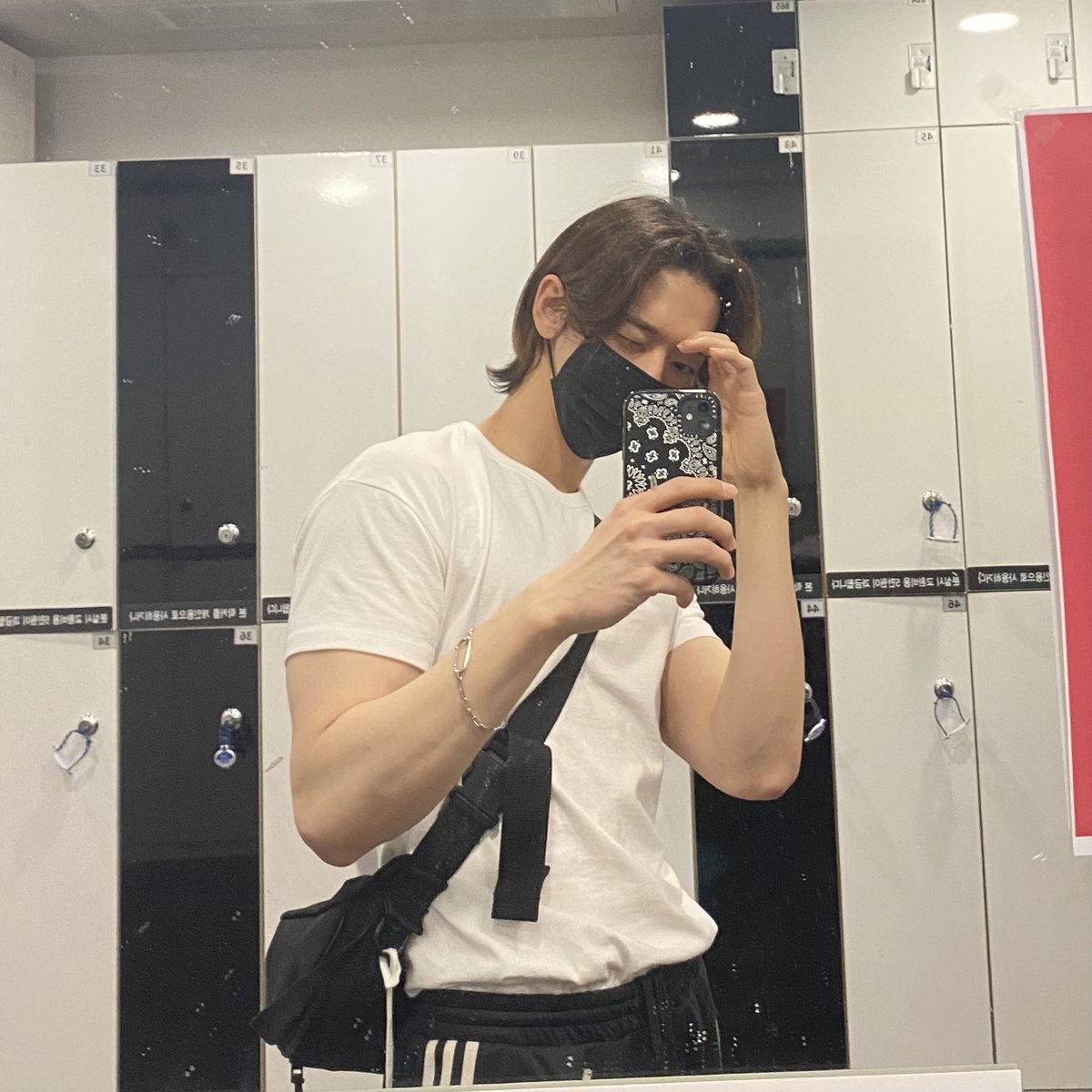 kyubinthinker's tweet photo. kyubin’s bubble gym selfies my beloved <3 https://t.co/40RkCYDXFV