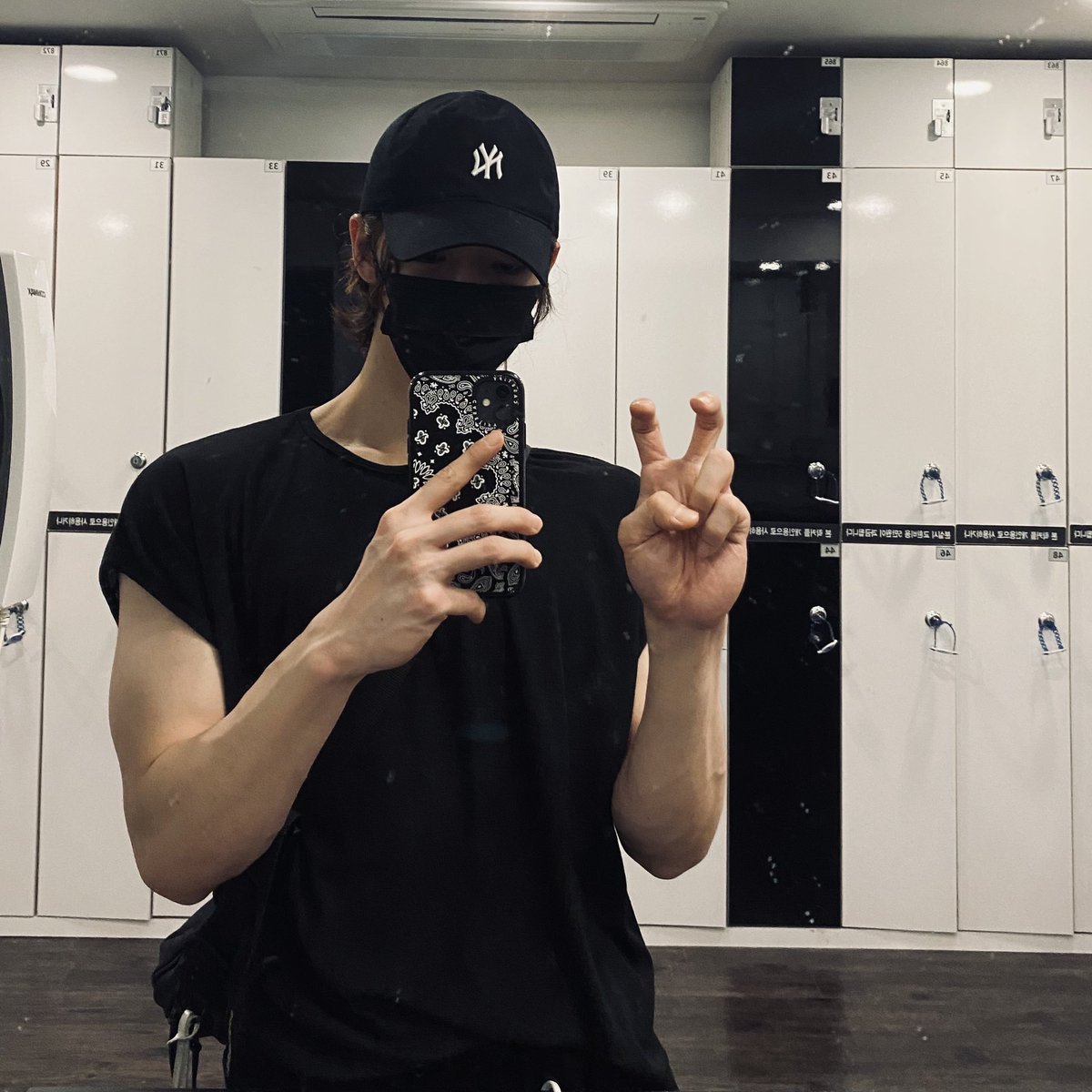 kyubinthinker's tweet photo. kyubin’s bubble gym selfies my beloved <3 https://t.co/40RkCYDXFV