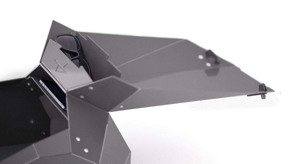 Solid_Gray_Jp's tweet image. 前面を開くと内部にアクセスでき、本やノートPCはストラップで固定できます。
さらに仕切りで区分けされたタブレットやケーブルを収納できるスペースや、携帯電話、キーホルダー、眼鏡、サングラスなどの小物を格納するフタ付きのスペースも搭載。  
#solidgray #クラファン