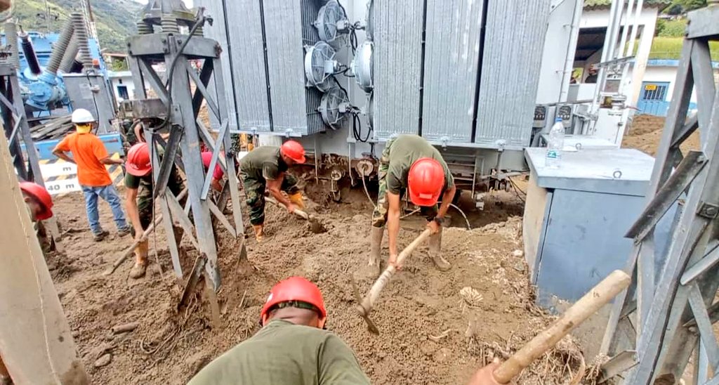 CONGEFANB's tweet photo. #Entérate #Importante Nuestra #FANB trabaja sin descanso para recuperar las instalaciones de la Subestación Eléctrica de #Tovar y garantizar los servicios básicos a la población de este Municipio #MeridaTovar. #TrabajoJuntoAlPueblo https://t.co/LD07yqslmV