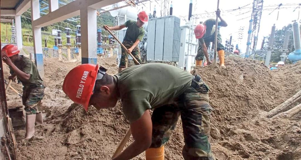 CONGEFANB's tweet photo. #Entérate #Importante Nuestra #FANB trabaja sin descanso para recuperar las instalaciones de la Subestación Eléctrica de #Tovar y garantizar los servicios básicos a la población de este Municipio #MeridaTovar. #TrabajoJuntoAlPueblo https://t.co/LD07yqslmV