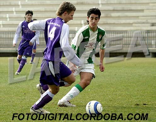 Lavinqehistoria's tweet photo. Sí amigos, ese era yo, con ese pelito milenial y esas mizuno Rivaldo. #SOSREALJAEN https://t.co/OzUgGs24w0