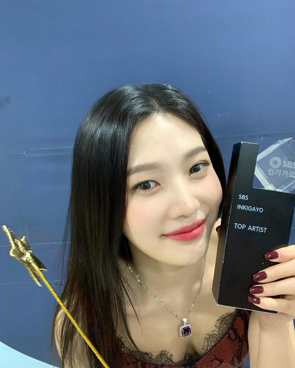 _imyour_joyi's tweet photo. Luvies!! 💚💚
Queendom's activities ended with "Inkigayo" today! As much as we've been waiting for this activities for a long time, it must have been meaningful for Red Velvet and ReVeluv. I hope you'll remember it as a beautiful memory in everyone's heart. 🥰 Thank you always https://t.co/3IpTNWnJFT