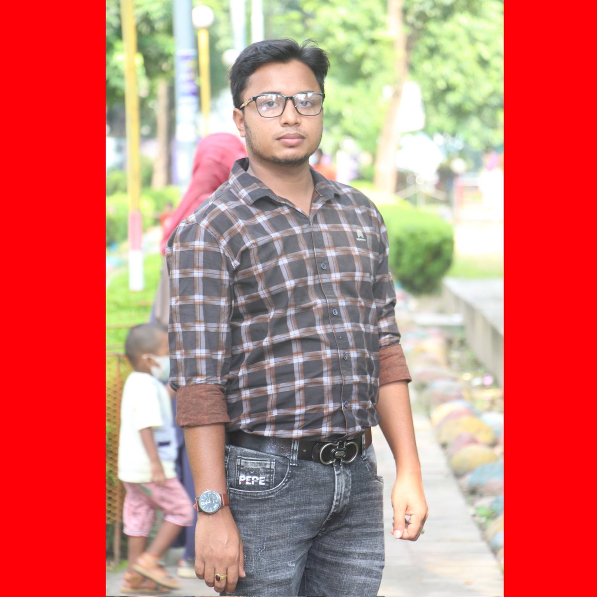 প্রচুর ভালোবাসা, 
একদিন কচুর ভালোবাসায়, 
পরিনত হয়।।