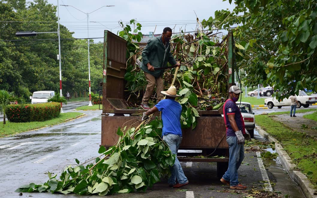 Por donde quiera que pasó #Ida, tiene que pasar ahora el huracán cubano de la restauración. Otro domingo de trabajo por #Cuba.