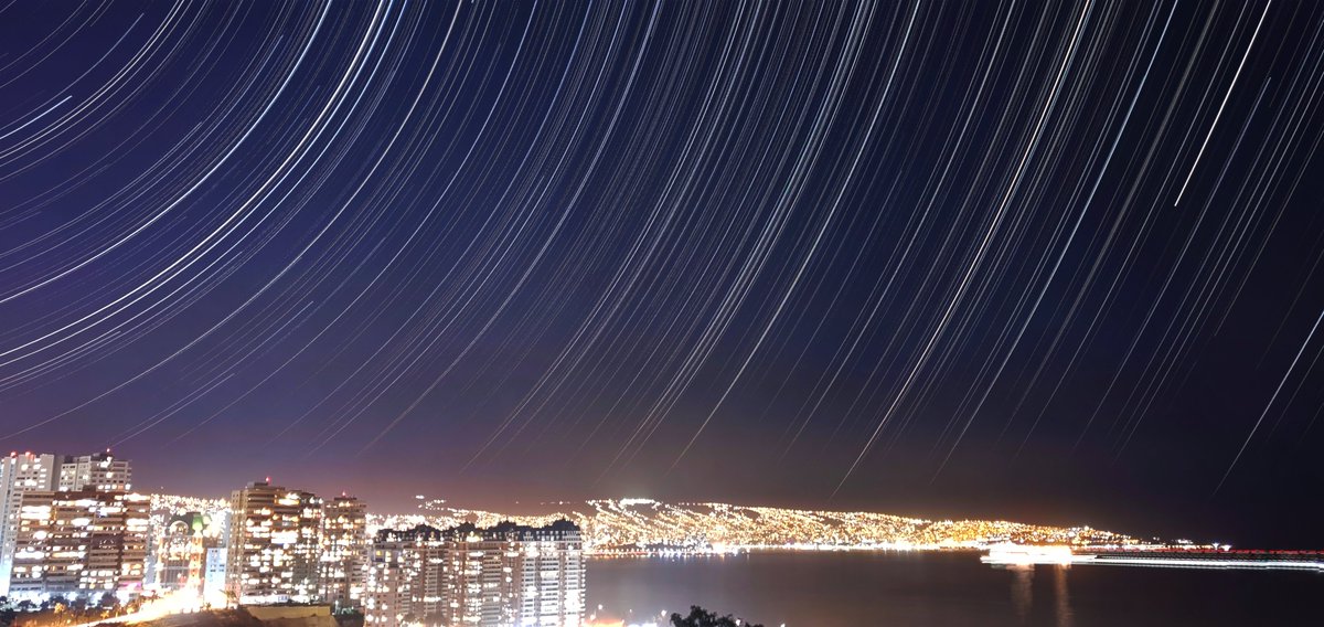 SSotoV's tweet image. Senda de Estrellas sobre Valparaíso/Viña del Mar
#startrail #stars #intervalometer
