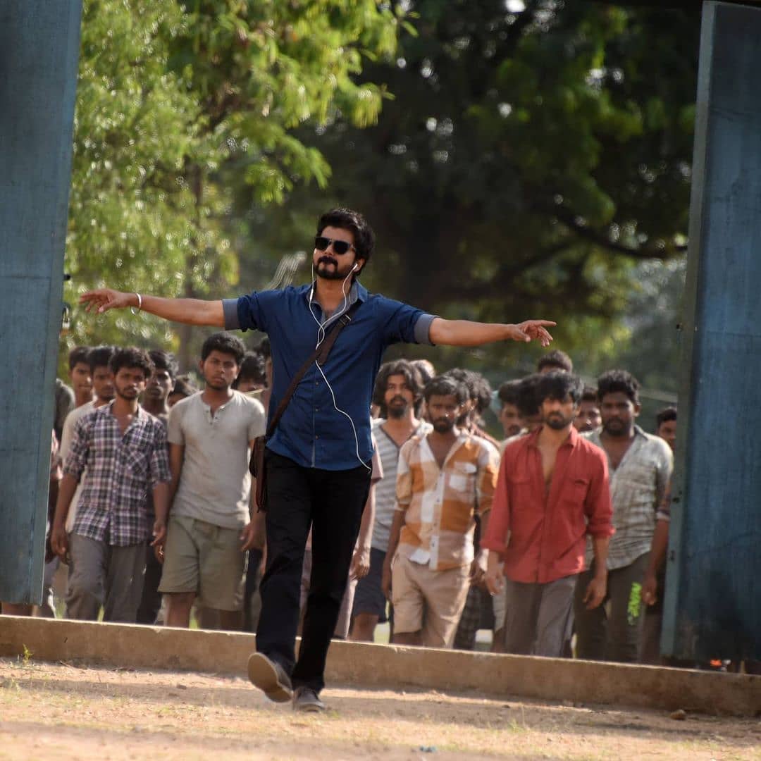 FilmyKollywud's tweet photo. #MajesticEmperorVijay ❤️ https://t.co/ENbvdls7R5