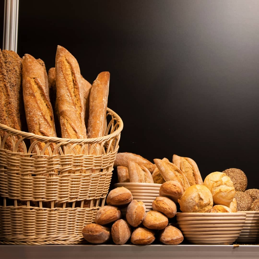 appliancehaus's tweet image. #FunKitchenFacts
When baking bread, a small dish of water in the oven will help keep the crust from getting too hard or brown. 

Enjoy cooking in your LEICHT kitchen. We can help you both design kitchen and choose appliances. 

416-546-3732
#leichttoronto
Source: Delishably