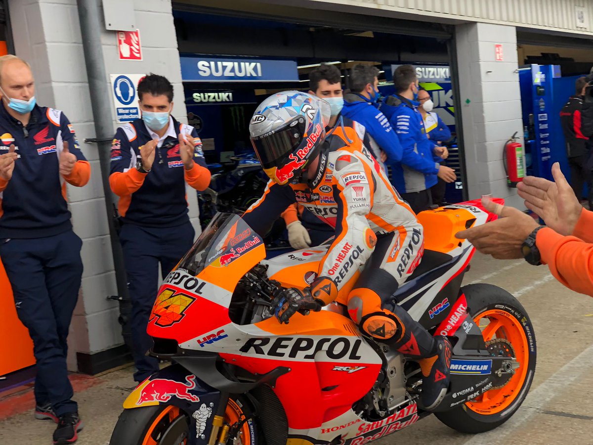box_repsol's tweet photo. ¡El podio se ha escapado, pero ha sido una gran actuación de #POL44! 👏👏👏 ¡La quinta posición en el #BritishGP es su mejor resultado con el #EquipoRepsolHonda!

#MotoGP 
#LaGradaRepsol https://t.co/D5wglIyumP