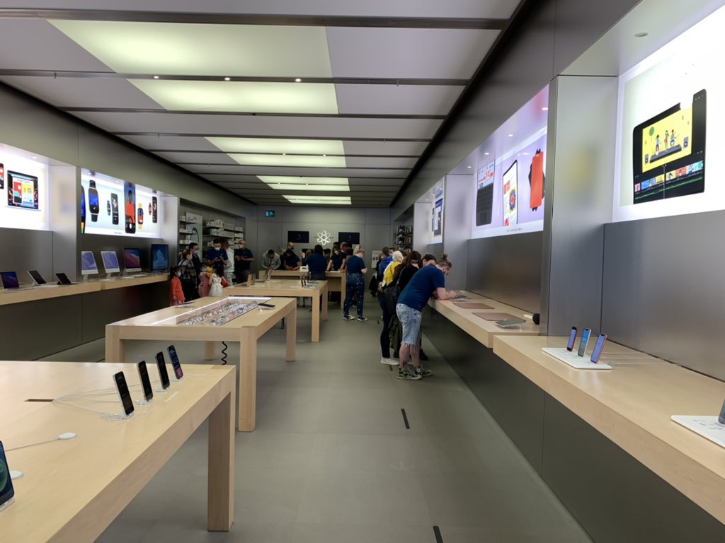 Bentona's tweet photo. Decided to make an impromptu purchase of a new @Apple iPad at the local Apple store, only to be told we couldn’t! We had to make an appointment as there were too many people in the store! We’ve taken our business elsewhere @tim_cook 😡 https://t.co/CKRywVg3Hi