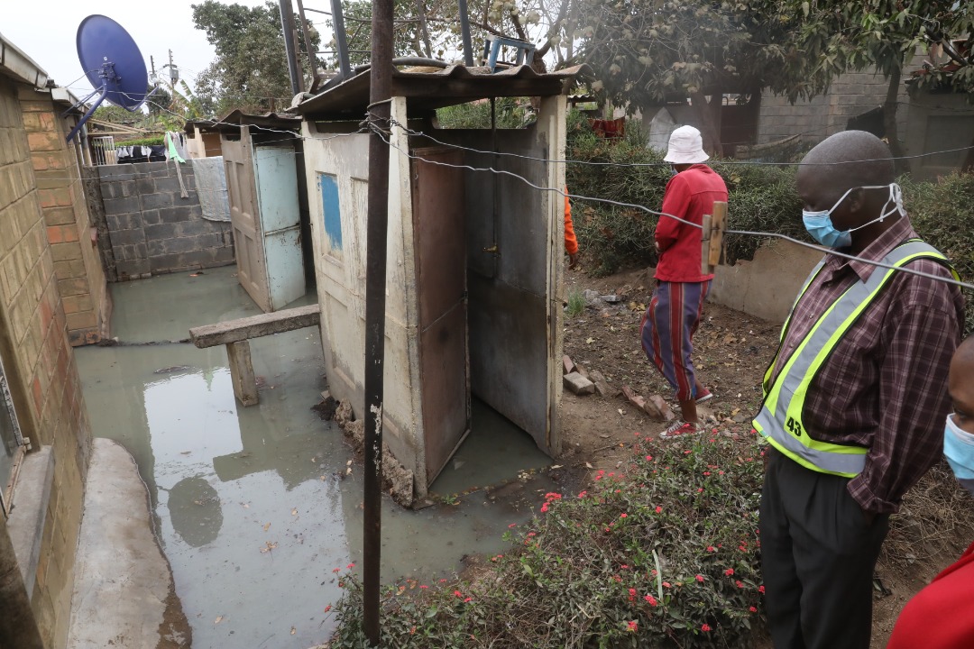ChronicleZim's tweet photo. A burst sewer has subjected a number of families in Makokoba to a ticking time bomb. https://t.co/tfOaa6Wv41