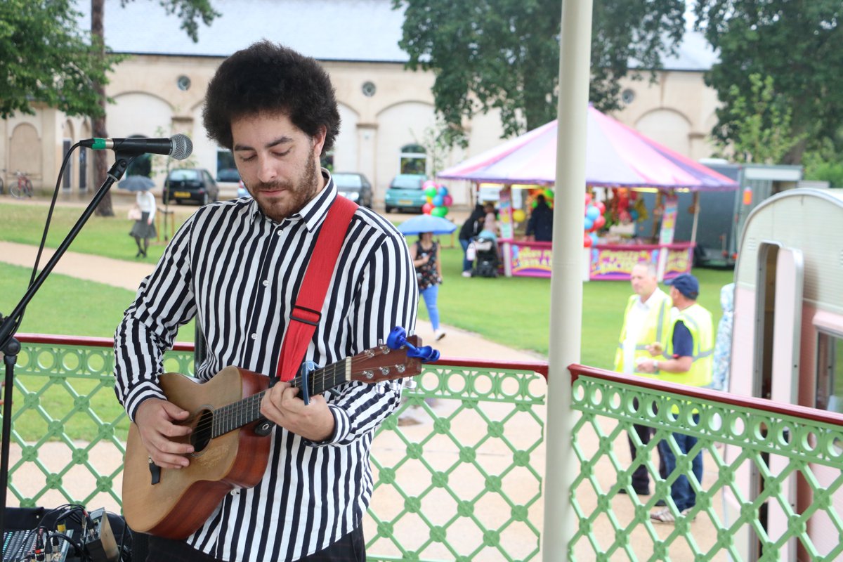 We've got a fantastic line-up of music for you on the bandstand as part of #EcoFest21!

There will be performances from local musicians including:

🎤 Levi Washington
🎤 Chasing Deer
🎤 Andy Mort
🎤 Coffee House Trio

📆 Saturday 4 September
⏰ 10am -5pm

warwickdc.gov.uk/ecofest