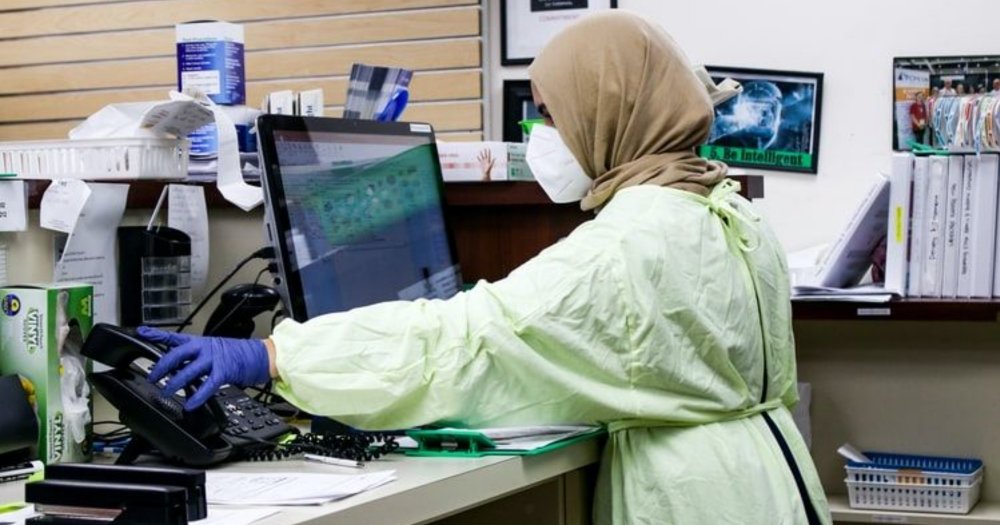 MothershipSG's tweet photo. [JUST IN] Muslim nurses in S'pore can wear tudung with their uniforms from Nov. 1, 2021 https://t.co/GxMjArmMGO https://t.co/V9sPFg2keL