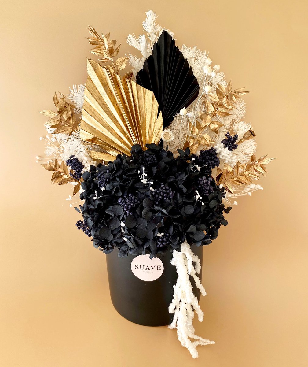 skvv_'s tweet photo. Hi everyone! 

I usually don’t tweet much but I thought I’d share some of my arrangements I’ve created since launching Suave Blooms!

It would definitely mean so much if you guys could follow me on Instagram to support my small business, thank you! 🥺🤍

https://t.co/vG6d6ZMUL5 https://t.co/PJNxDGP0z0