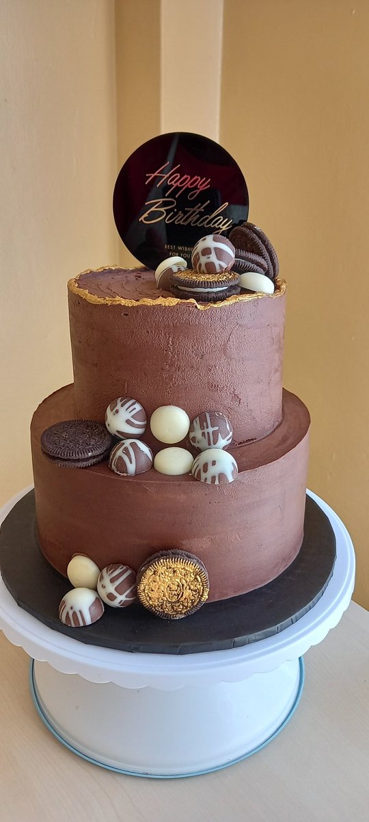 JackieKanyingi's tweet photo. For the chocoholics...... some chocolate fudge cake.😋
☎️0722 666 050 
#ngongbaker 
#buttercreamcakes https://t.co/HmHDn4ktep