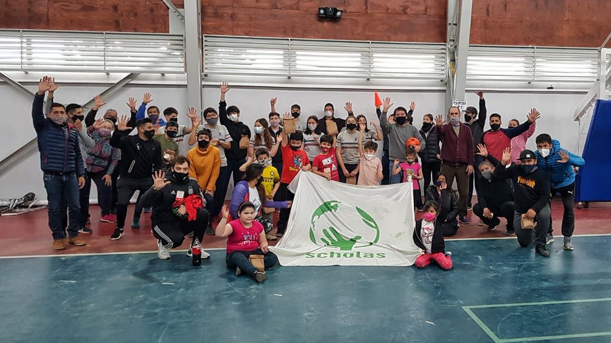 cesarvargas9420's tweet photo. Muchas Gracias @InfoScholas @josemdelcorral @EnriquePalmeyro por confiar en nosotros para que juntos podamos con los profesores , chicos y chicas de Ushuaia vivir estos 3 días inolvidables #futval #deporte #encuentro #Valores #tierradelfuego https://t.co/wuNiauWI4W