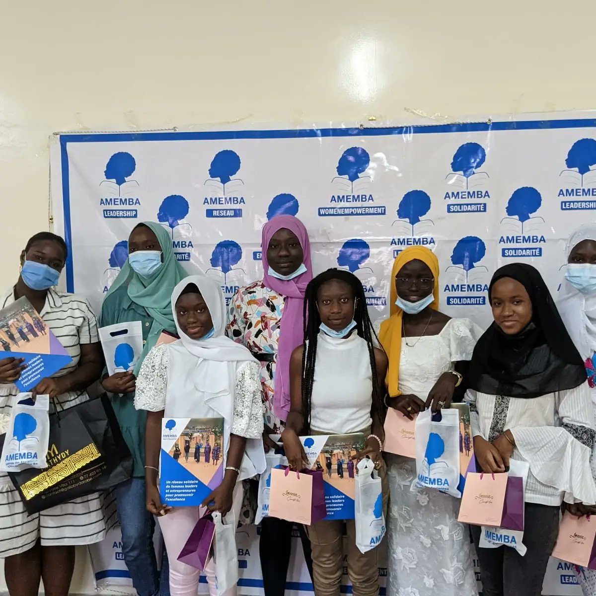 AMEMBAofficiel's tweet photo. Comme annoncé plutôt, L'Amemba a organisé sa deuxième édition du Sargal des Bachelières. Au vu des circonstances actuelles, l'événement s'est déroulé en ligne . Bienvenue à vous au sien de L'Amemba. Merci à tous ceux qui ont participé à la réussite de l'événement.
#amemba https://t.co/2jMpYNtkho