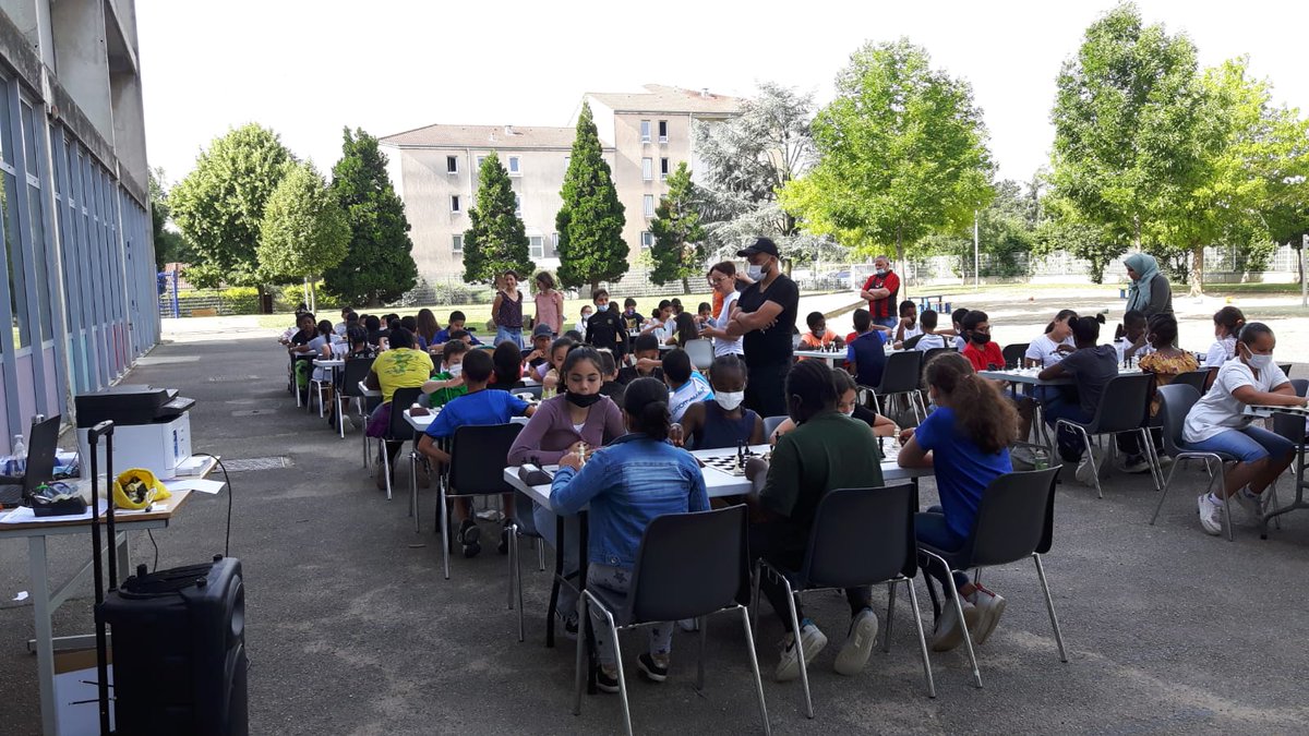 VEchecs's tweet image. Tournois scolaires le 18 juin 2021 à l'école de Pierre Rigaud ! Le "jeu d'échecs" sous le signe de la réussite autour du "Développement du jeu d'échecs". Un merci pour tous. Participation des écoles de #PierreRigaud & de #PierreBrossolette à Valence.@VilledeValence @NDaragon