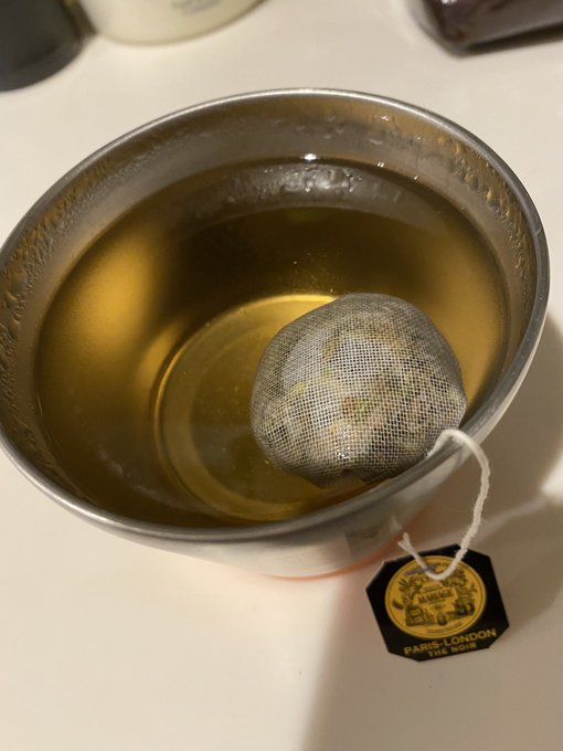 頂いた紅茶、ハーブティーのような感じ!ラベンダーの香りでリラックスタイムです😌 